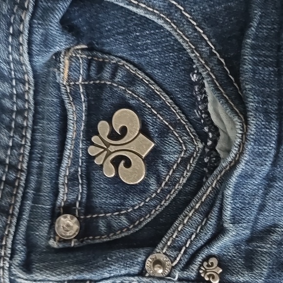 Dereon Denim Jeans with Aqua Embroidery - Picture 4 of 8
